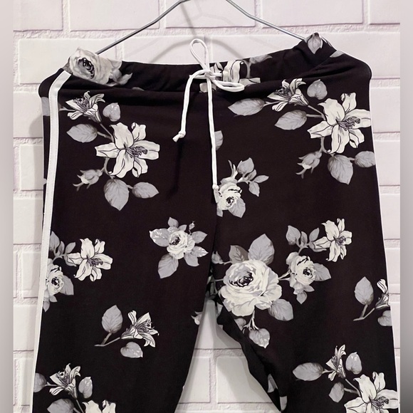 SWS active women floral black joggers/ size M - Picture 2 of 10